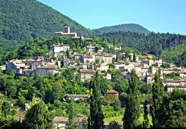Mirmande, ruelles, vieilles pierres....un des plus beau village de France